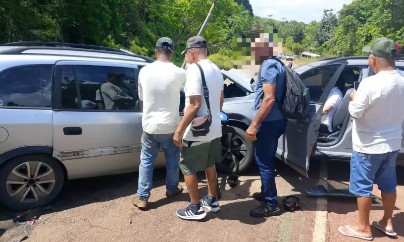 Duas vítimas fatais em grave acidente entre carros na BA-524 em Valença