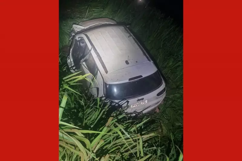 Dupla capota carro furtado de idosa durante perseguição policial em MT