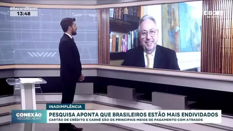 Endividamento atinge brasileiros: cartão de crédito lidera atrasos com 85%