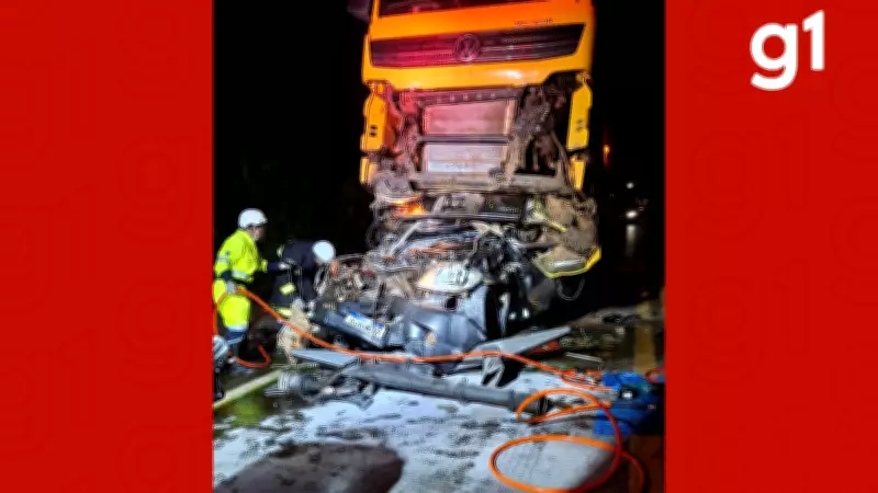 Engavetamento na BR-364 em Jangada mata uma pessoa e interdita rodovia