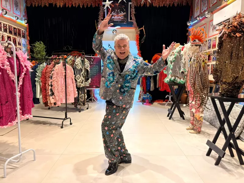 Exposição 'Delírios e Brilhos da Sapucaí' celebra ternos icônicos de Milton Cunha no Rio