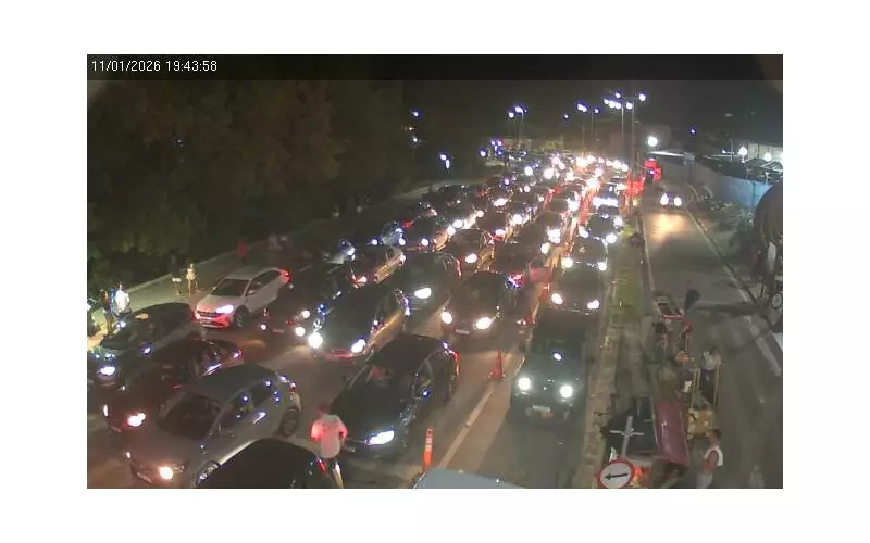 Fila de 2 horas para balsa Ilhabela-São Sebastião neste domingo