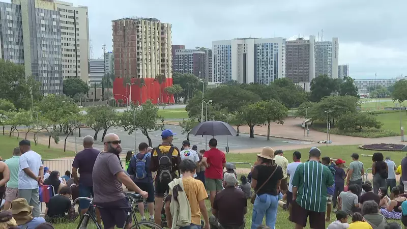 Fim de uma era: implosão derruba histórico Hotel Torre Palace em Brasília