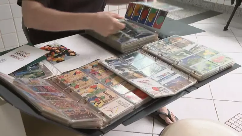 Fim dos orelhões no Brasil: colecionador do DF guarda 12 mil cartões como memória