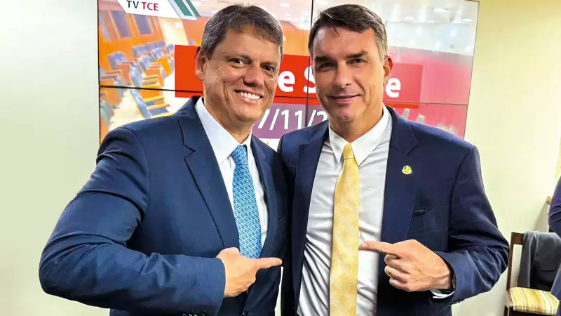 Flávio Bolsonaro divide a direita e se torna principal adversário de Tarcísio, dizem aliados