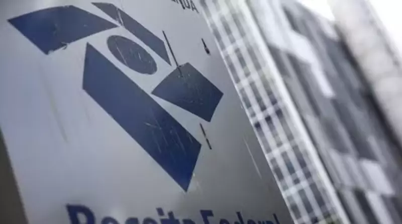 Golpe no WhatsApp usa nome da Receita Federal para aplicar golpes via PIX