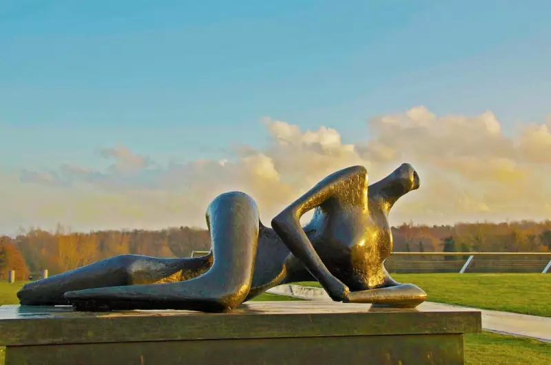 Henry Moore no Brasil: A Insustentável Leveza da Obra em Exposição