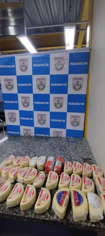 Homem é preso ao furtar 31 peças de queijo em supermercado de Cabo Frio
