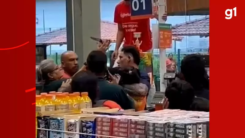 Homem ameaça companheira com faca em supermercado de Manaus; clientes contêm agressor