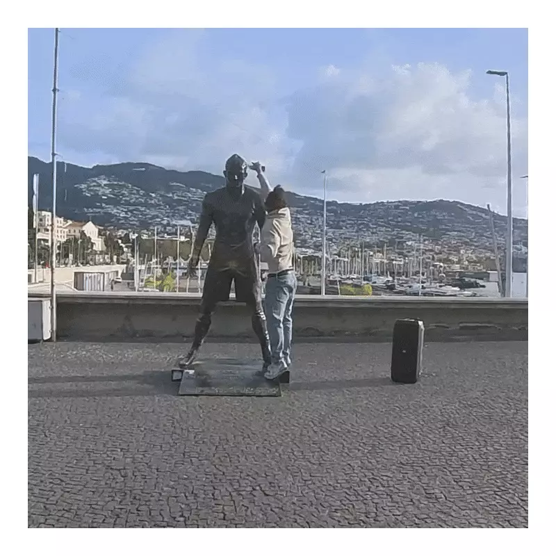 Homem ateia fogo em estátua de Cristiano Ronaldo na Madeira e é encaminhado para ajuda psiquiátrica