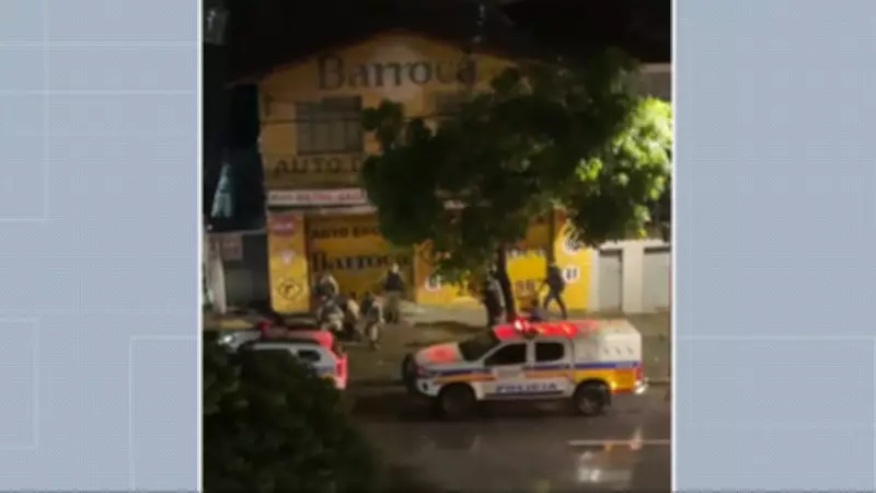 Homem de 29 anos resiste à prisão após assaltar idosa de 75 anos em Belo Horizonte