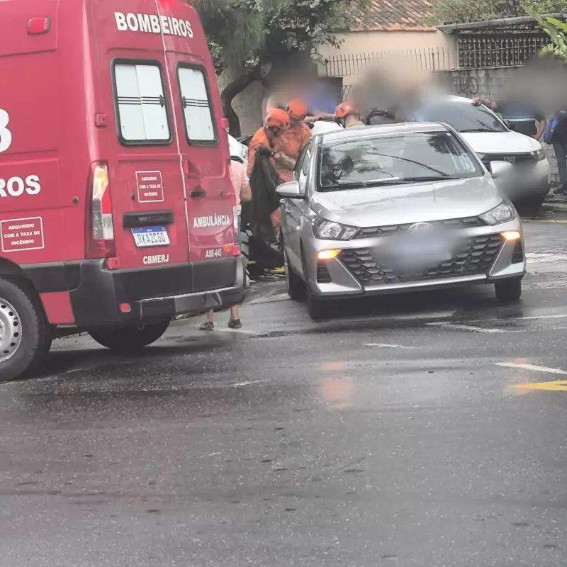 Homem de 37 anos é resgatado após cair em bueiro em Barra Mansa, RJ