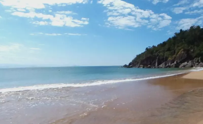 Homem morre afogado após nadar de barco na Praia do Jabaquara, em Ilhabela