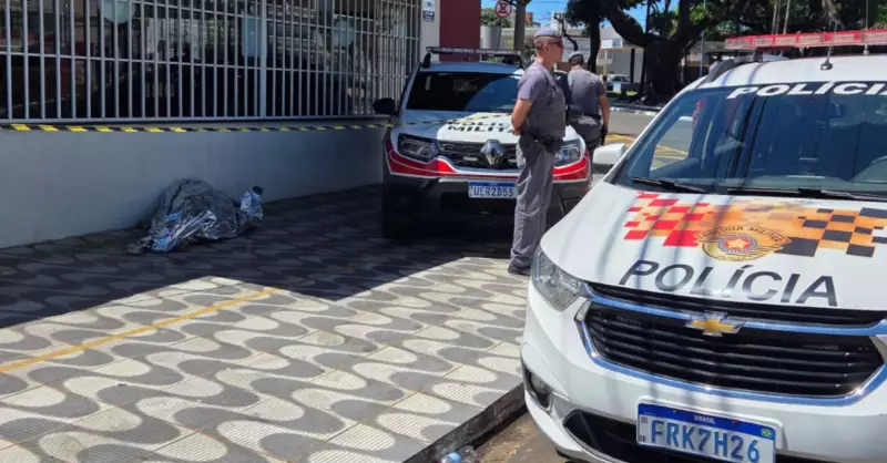 Homem não identificado é achado morto em calçada de Franca, SP
