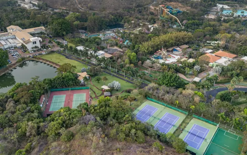 Hot Park e Rio Quente Resorts abrem 390 vagas de emprego em Goiás para alta temporada