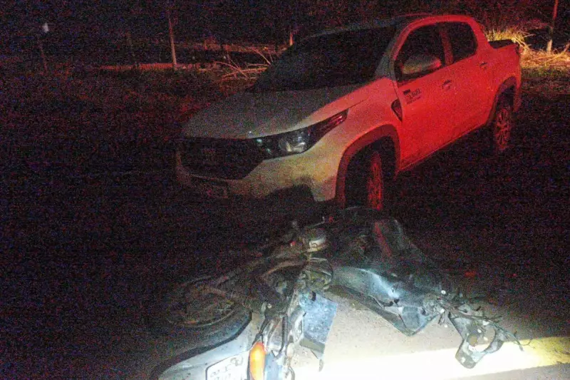 Idoso de 61 anos morre em colisão entre moto e picape na MS-080