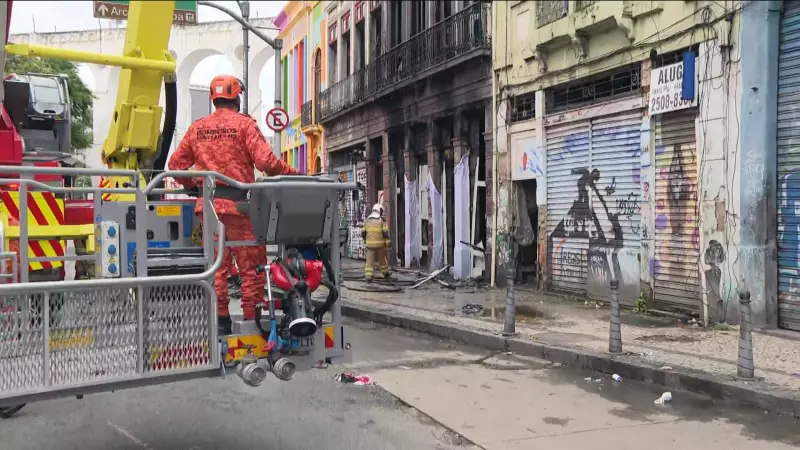 Incêndio em casarão da Lapa, Rio, deixa ferido e obriga moradores a deixarem imóveis