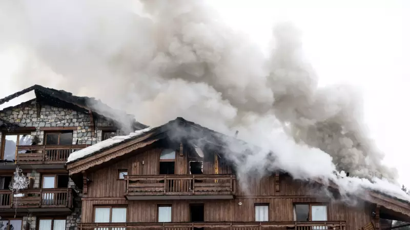 Incêndio em hotel de luxo nos Alpes franceses obriga evacuação de 300 pessoas