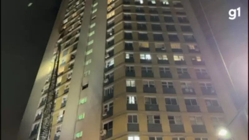Incêndio em prédio de 22 andares mobiliza bombeiros no Centro Histórico de Porto Alegre