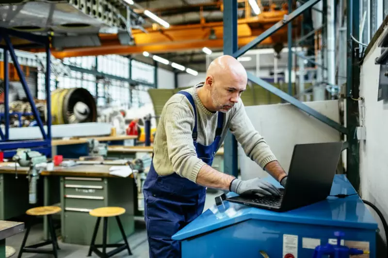 Indústria lidera crescimento de 0,7% da economia em novembro, aponta BC