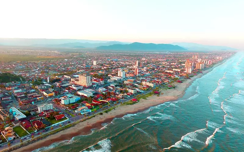 IPTU dispara em Itanhaém: moradores relatam aumentos de até 2.113% após revisão fiscal