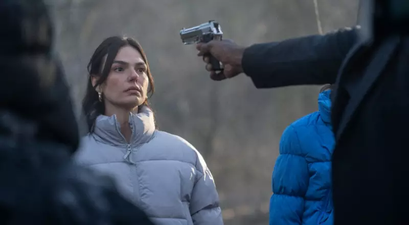 Isis Valverde é indicada ao Framboesa de Ouro por atuação em 'Código Alarum'