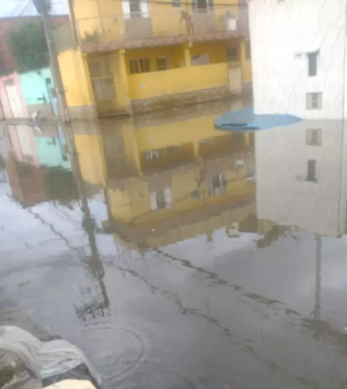 Itaquaquecetuba em alerta: Rio Tietê transborda e alaga bairros após chuvas intensas