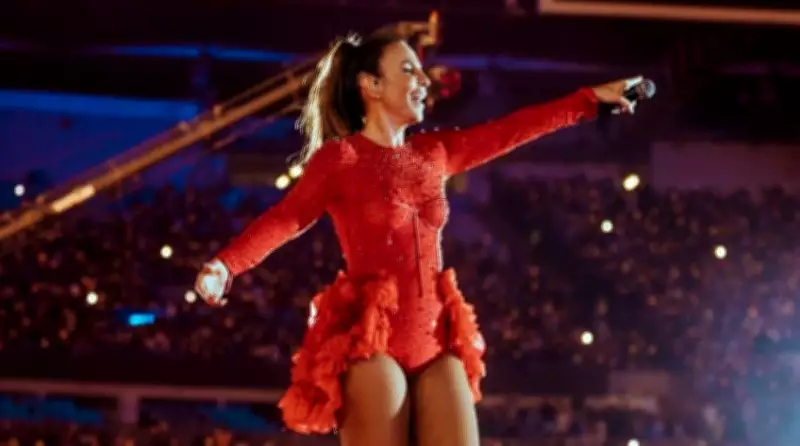 Ivete Sangalo é alvo de denúncia no MP-BA por dança com criança em show