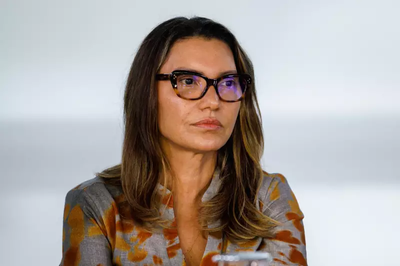 Janja Lula da Silva reage à morte de cão Orelha e cobra investigação sobre agressão