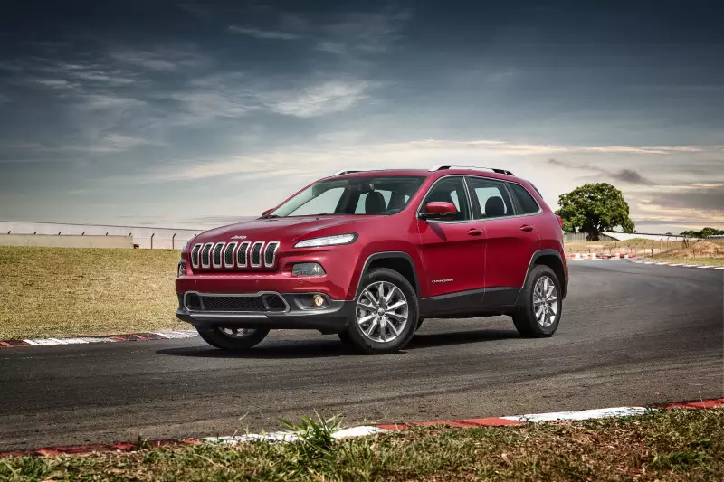 Jeep e Dodge convocam recall por falhas críticas em freios e painel de alertas