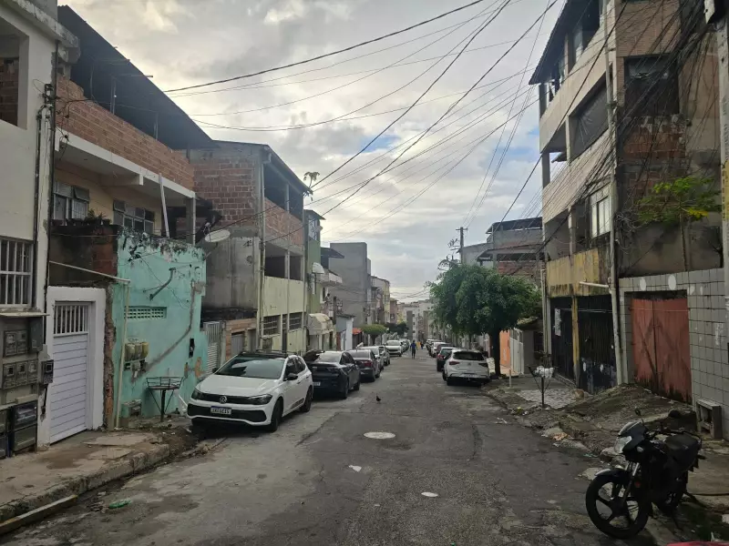 Jovem é morto e dois ficam feridos em ataque a tiros na Boca do Rio, Salvador