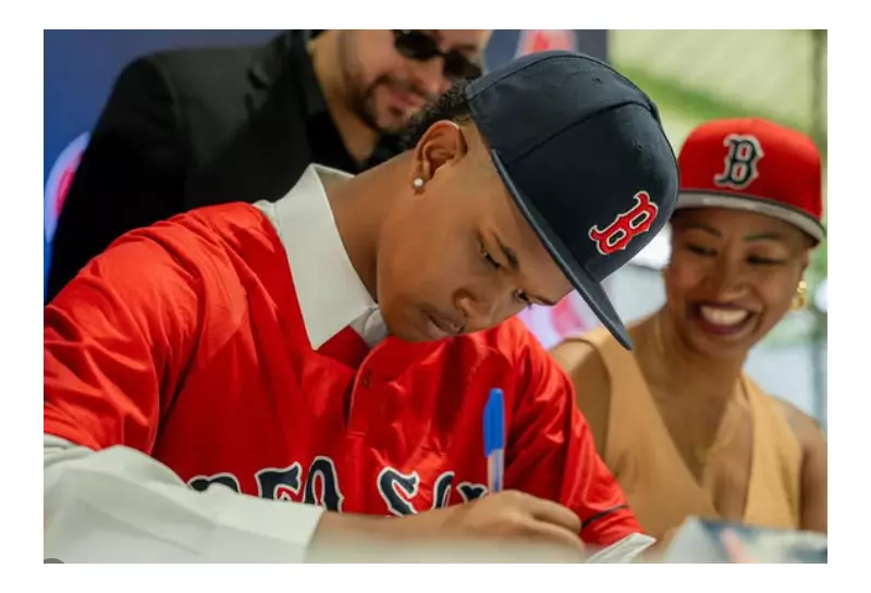 Jovem brasileiro de 17 anos assina com Boston Red Sox por US$ 500 mil