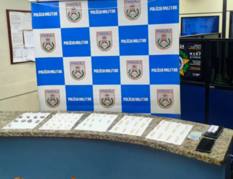 Jovem de 19 anos é preso e adolescente apreendido com drogas em Barra Mansa