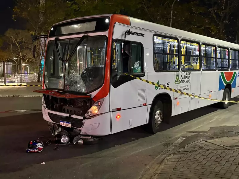 Jovem morre em grave acidente entre moto e ônibus no Centro de Campina Grande