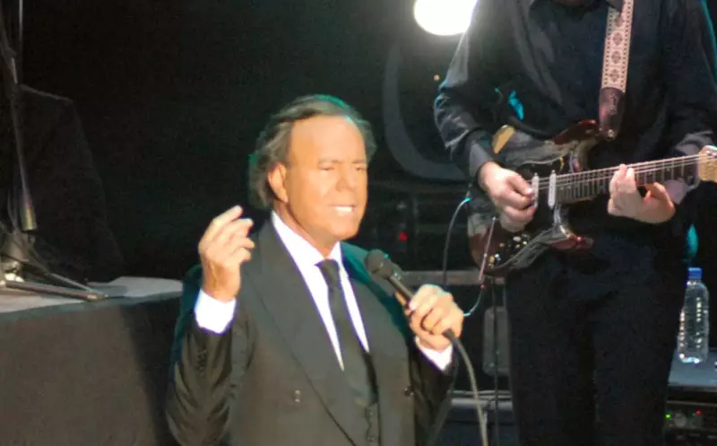 Julio Iglesias acusado de tráfico de pessoas e assédio sexual por ex-funcionárias