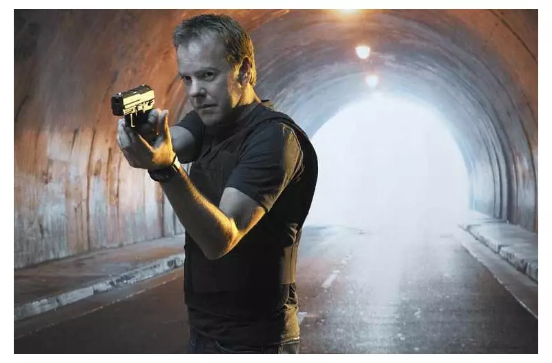 Kiefer Sutherland preso: agrediu motorista de app em Los Angeles
