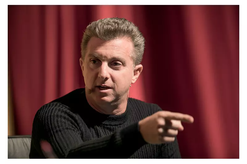 Luciano Huck volta ao radar presidencial de 2026 em busca de uma terceira via