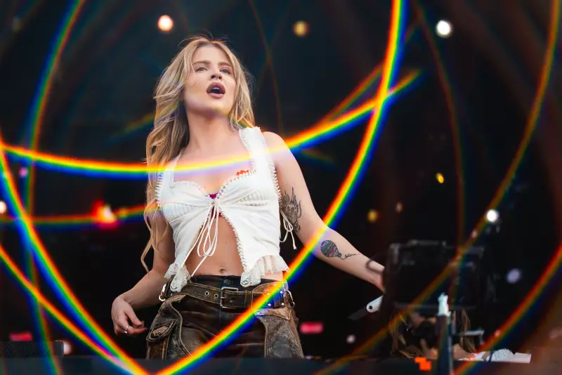 Luísa Sonza lança 'Bossa Sempre Nova' com Menescal e Toquinho