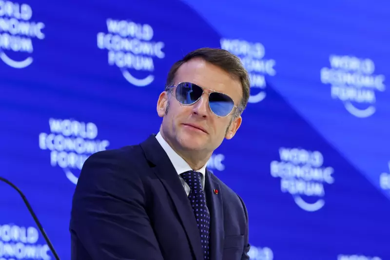 Macron critica imperialismo em Davos e revela uso de óculos por condição ocular