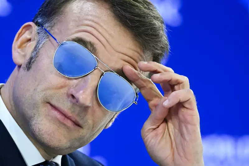 Macron usa óculos escuro em Davos por sangramento no olho; visual vira assunto