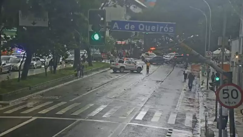 Marquise do Ibirapuera alaga após reabertura de R$ 87 milhões em temporal de SP