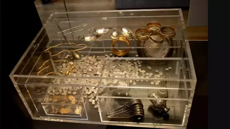 Martelo Perdido Leva a Tesouro Romano de Hoxne, Avaliado em Milhões