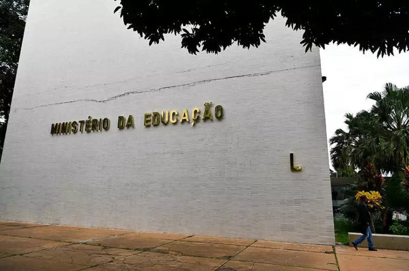 MEC pode punir 6 cursos de medicina em Goiás por notas baixas no Enamed