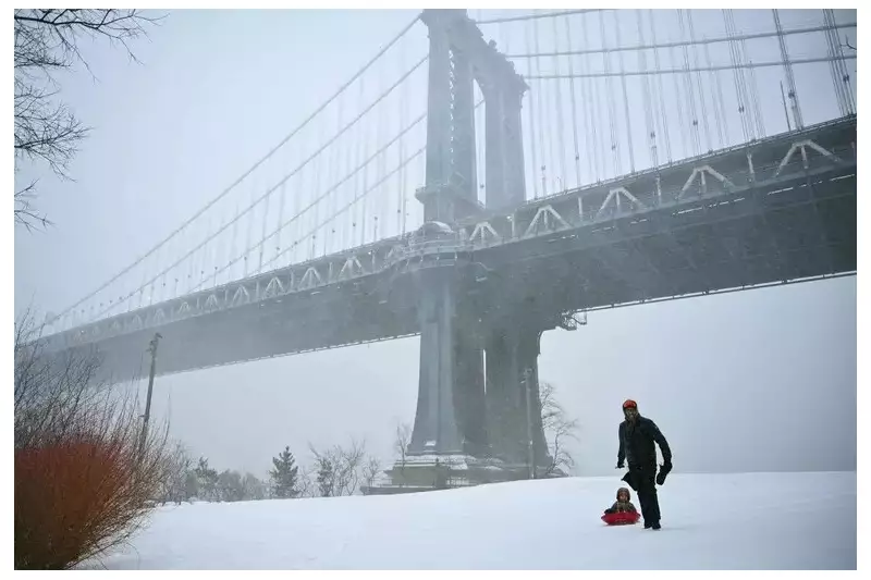 Megatempestade de neve histórica paralisa EUA, deixa milhares sem energia e causa mortes em Nova York