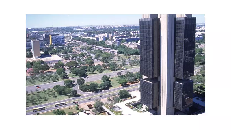 Mercado financeiro aguarda tom do Copom após decisão sobre Selic