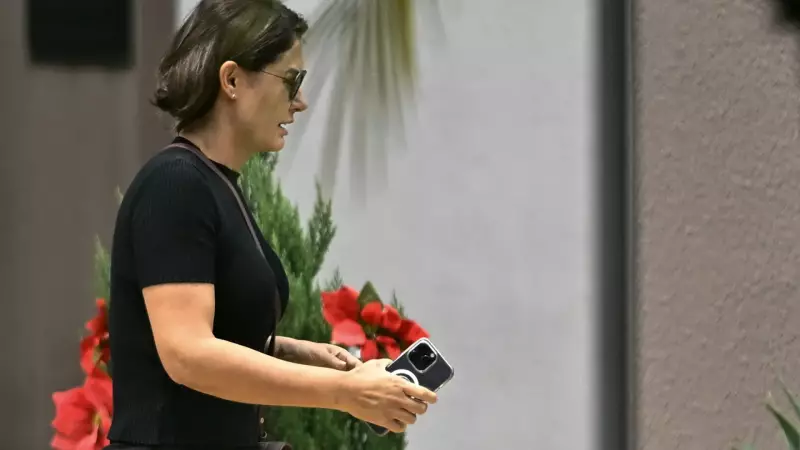 Michelle Bolsonaro alerta: ex-presidente sofre tonturas e risco de queda