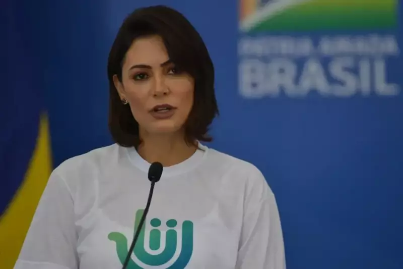 Michelle Bolsonaro dá recado à direita com apoio a Tarcísio e Zema
