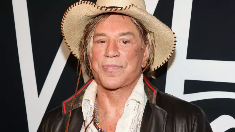 Mickey Rourke rejeita vaquinha de US$ 60 mil: 'Prefiro enfiar uma arma na bunda'