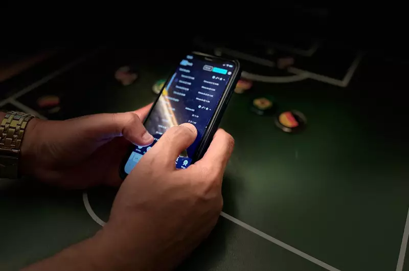 Morador de Vitória é procurado por aplicar golpes e movimentar milhões em apostas