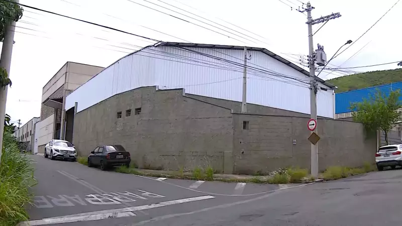 Moradores de Pedreira (SP) sofrem com odor químico de empresa de artesanato